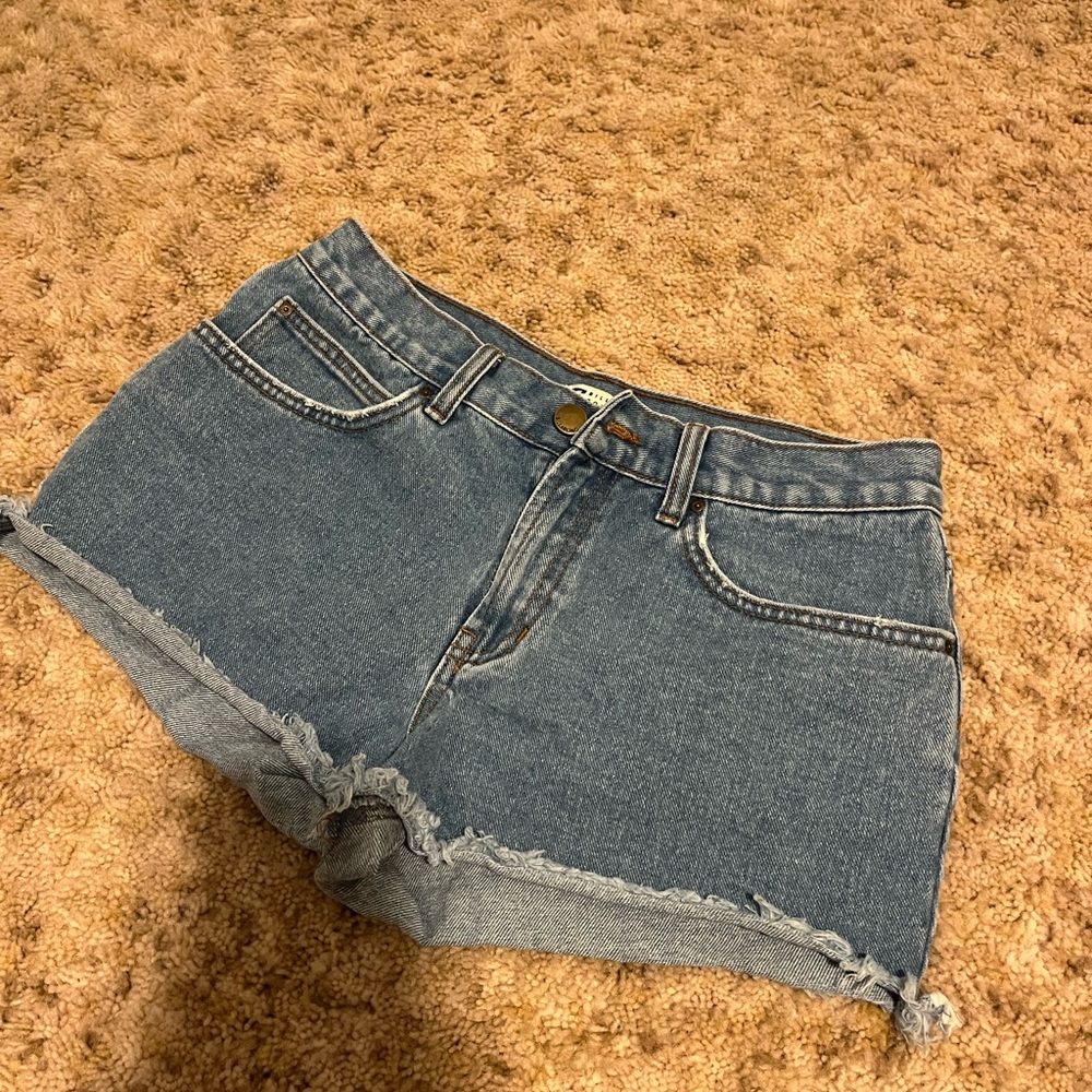 billabong size 27 short shorts